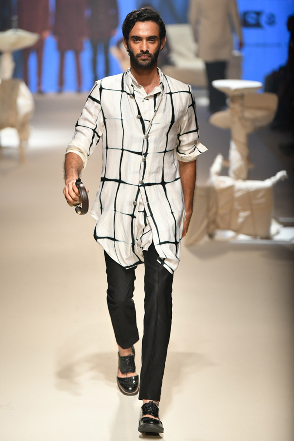 Chekered koti with kurta and pants 